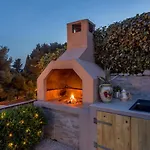 Villa Katess With Heated Pool